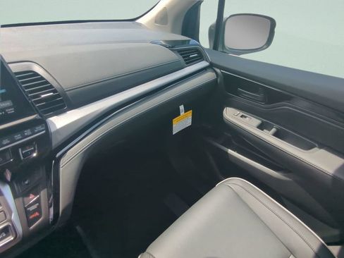 New 2026 Honda Odyssey Touring image 17