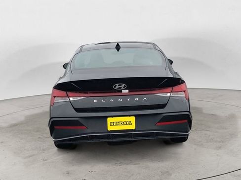 Certified 2025 Hyundai Elantra Sport image 4