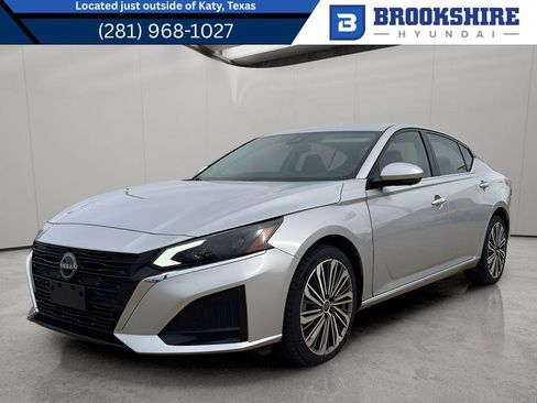 Used 2023 Nissan Altima 2.5 SL image 1