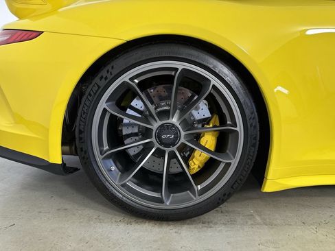 Certified 2015 Porsche 911 GT3 RWD image 16