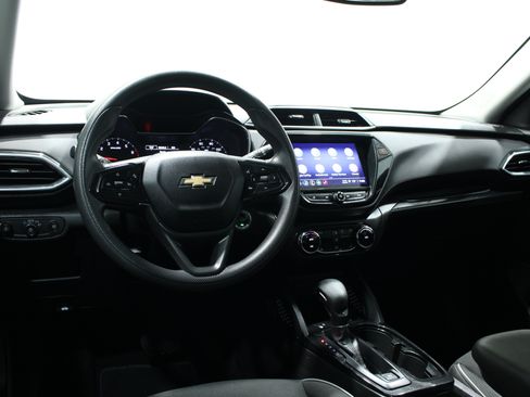 Used 2023 Chevrolet TrailBlazer LT w/ Convenience Package AWD/4WD image 2