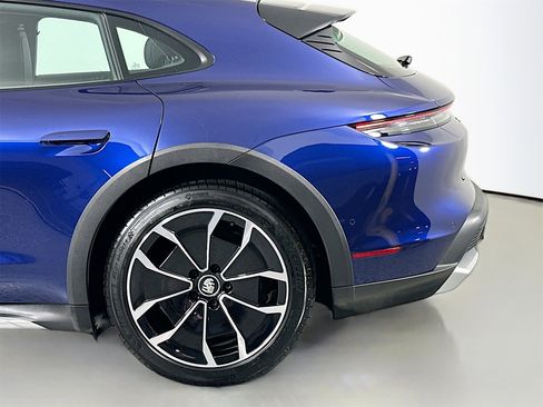 Certified 2024 Porsche Taycan 4 Cross Turismo image 12