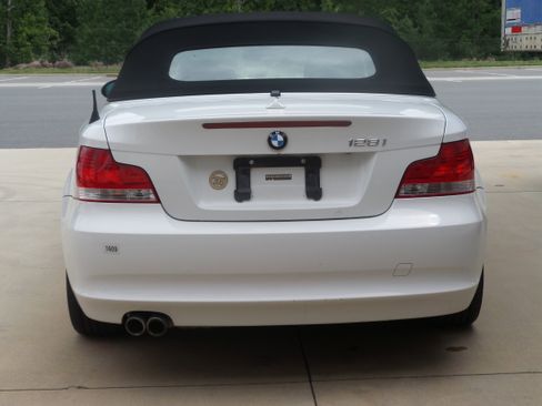 Used 2009 BMW 128i Convertible image 5