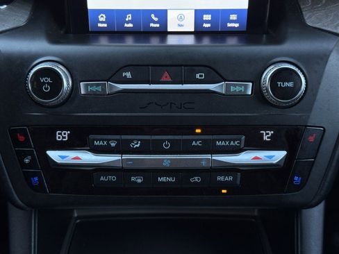 Used 2020 Ford Explorer Platinum w/ Premium Technology Package image 31