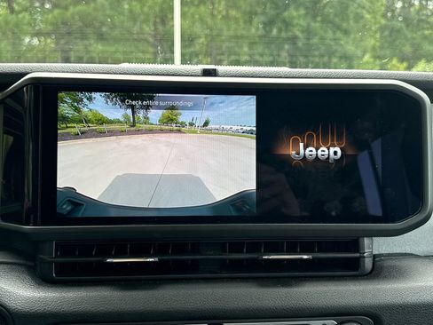 Used 2024 Jeep Gladiator Sport AWD/4WD image 27