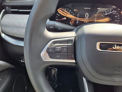 Used 2023 Jeep Compass Sport image 12