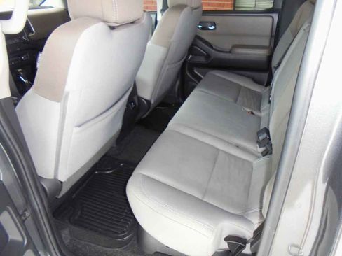 Used 2022 Nissan Frontier SV image 9