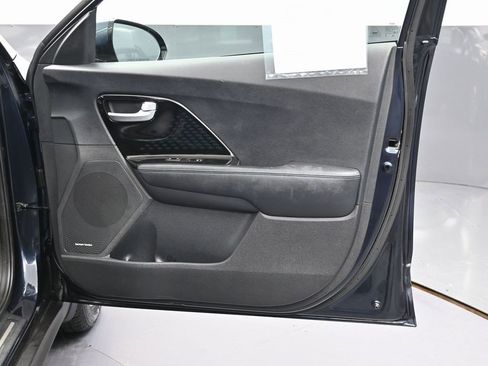 Used 2020 Kia Niro EX Premium image 38