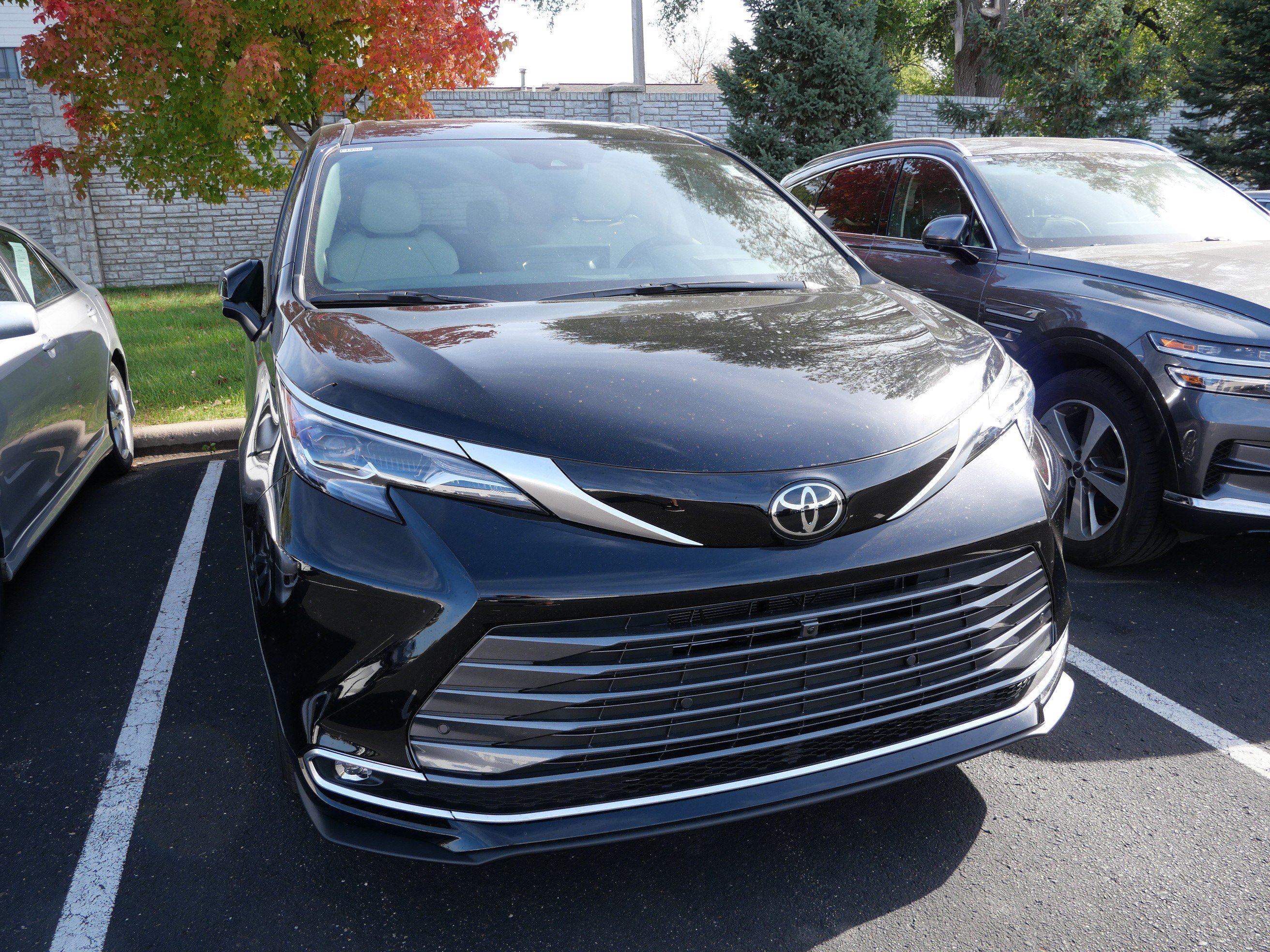 Used 2026 Toyota Sienna Platinum AWD/4WD image 3