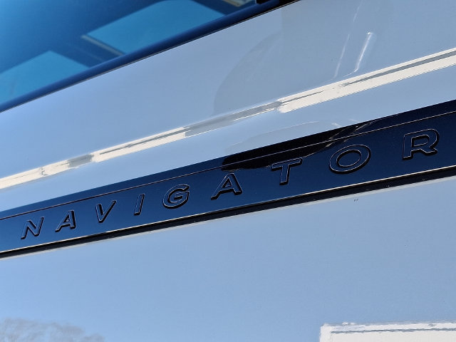 New 2025 Lincoln Navigator Reserve w/ Jet Appearance Package AWD/4WD image 10