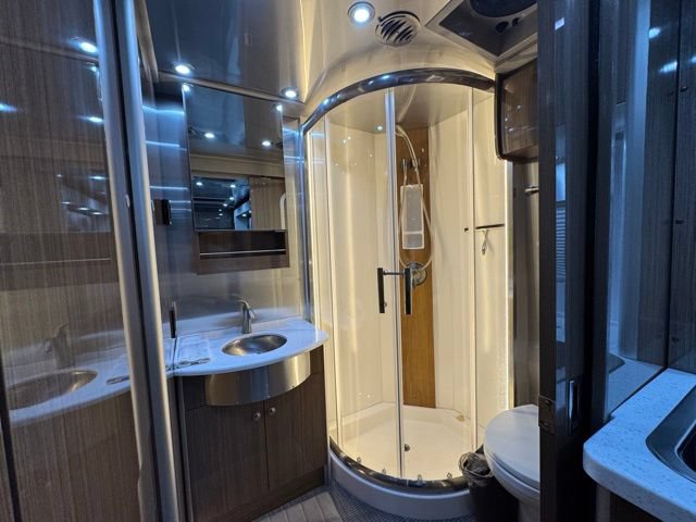 Used 2018 Mercedes-Benz Sprinter 3500 image 34