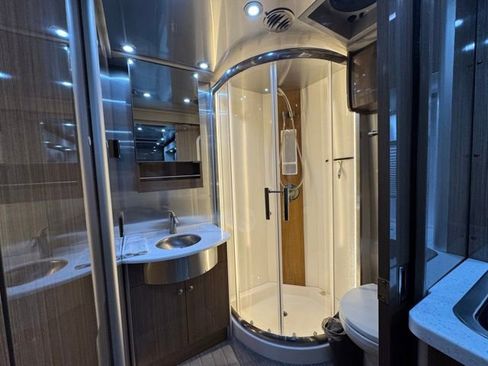 Used 2018 Mercedes-Benz Sprinter 3500 image 34