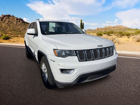 Used 2018 Jeep Grand Cherokee Laredo RWD image 1
