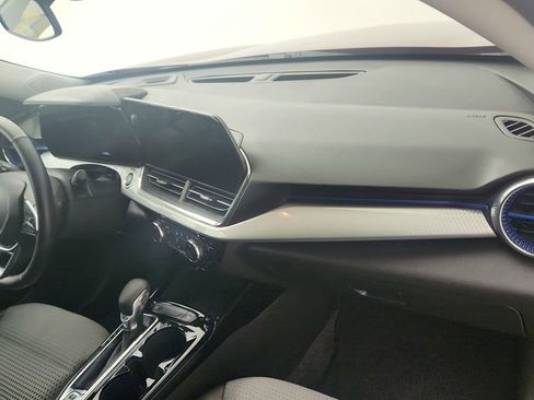 Certified 2025 Chevrolet Trax LT w/ LT Convenience Package image 28