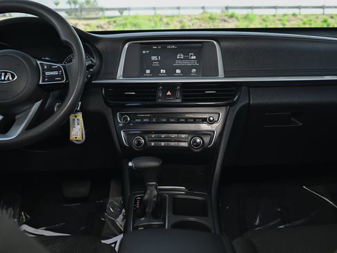 Used 2020 Kia Optima LX image 27