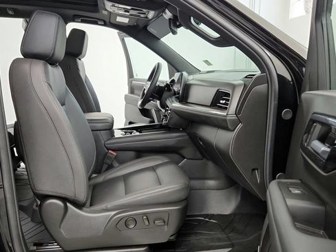 Used 2025 Chevrolet Tahoe Z71 w/ Comfort Package AWD/4WD image 16