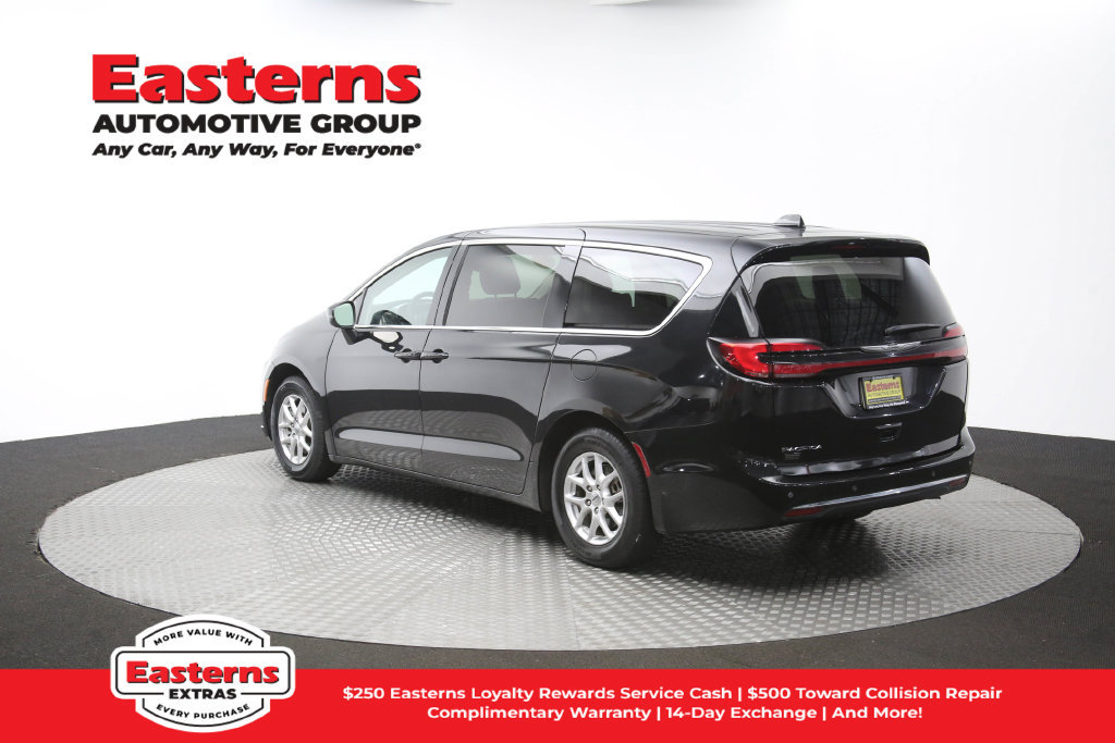 Used 2023 Chrysler Pacifica Touring-L FWD image 67