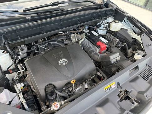 Used 2021 Toyota Highlander Limited AWD/4WD image 25