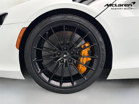 Used 2025 McLaren Artura RWD image 27