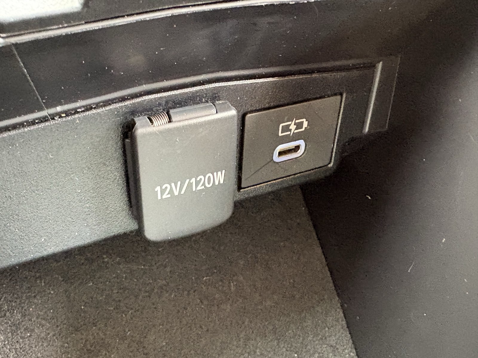 Used 2024 Toyota Corolla LE FWD image 31