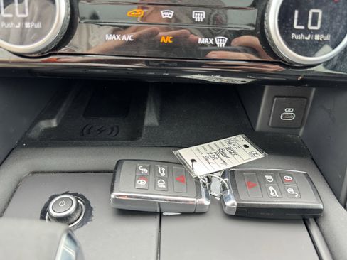 Used 2023 Land Rover Discovery S R-Dynamic image 59