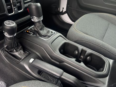 Used 2025 Jeep Wrangler Unlimited Sahara AWD/4WD image 41