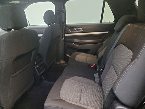 Used 2016 Ford Explorer XLT AWD/4WD image 18