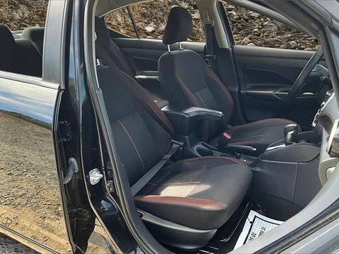 Used 2021 Nissan Versa SR image 7