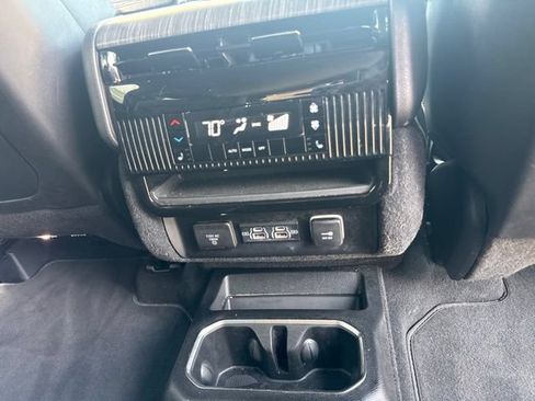 Used 2024 Jeep Wagoneer Series II AWD/4WD image 30