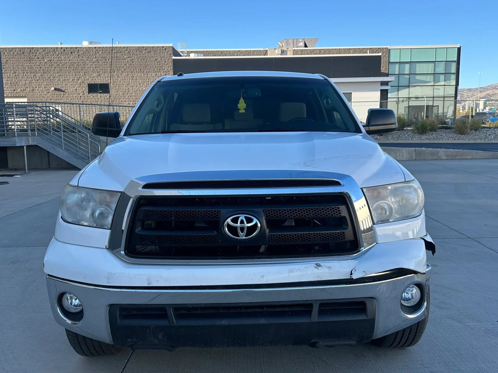 Used 2010 Toyota Tundra 4x4 CrewMax w/ SR5 Pkg image 8