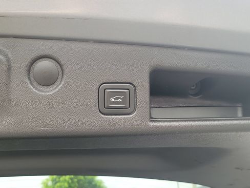 Used 2024 Chevrolet Equinox LT w/ Driver Convenience Package FWD image 18