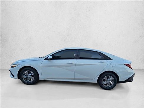 New 2026 Hyundai Elantra SE FWD image 5