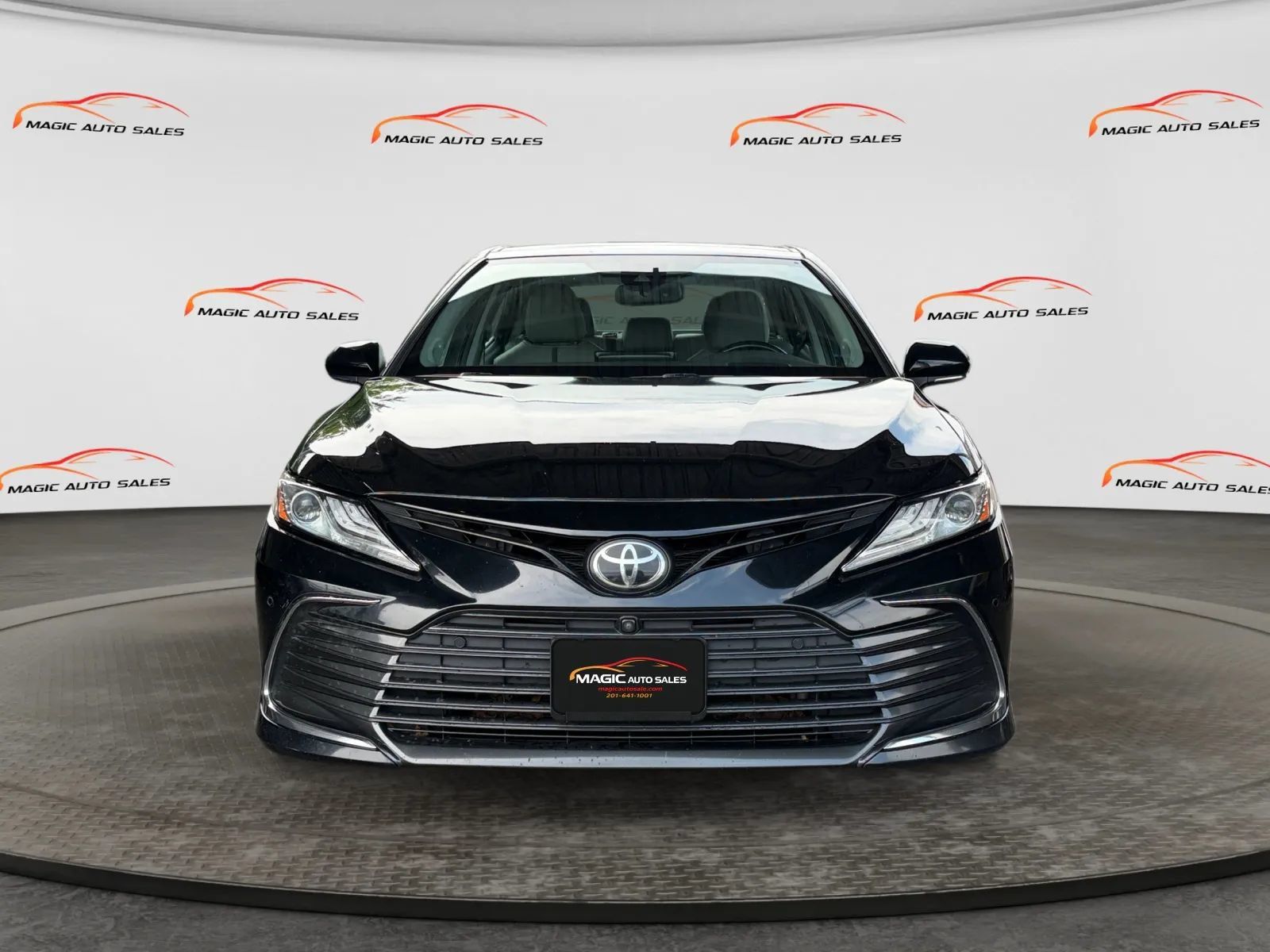 Used 2021 Toyota Camry XLE w/ Navigation Package AWD/4WD image 3