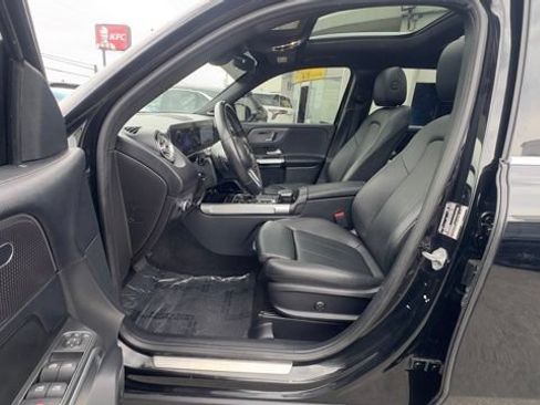 Used 2021 Mercedes-Benz GLB 250 4MATIC w/ Premium Package image 17