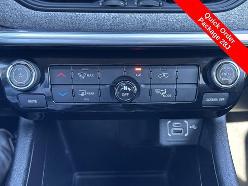 Used 2022 Jeep Compass Latitude image 6