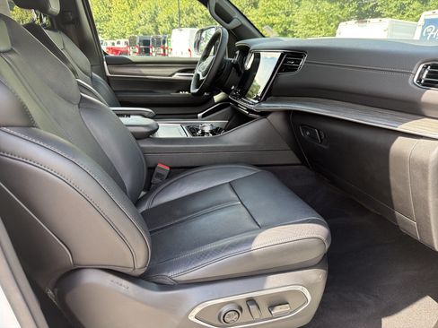 Used 2024 Jeep Wagoneer Series III AWD/4WD image 16