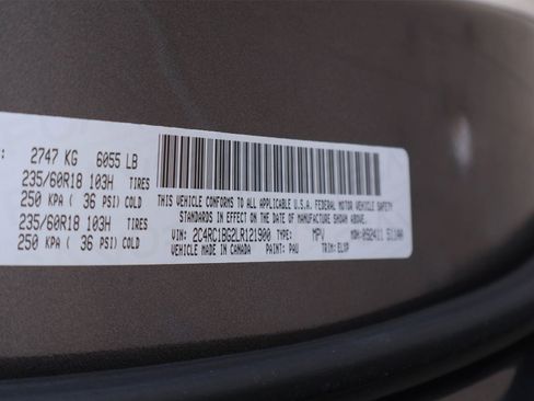 Used 2020 Chrysler Pacifica Touring-L w/ Tire & Wheel Group image 21