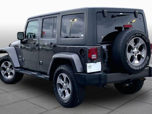 Used 2017 Jeep Wrangler Unlimited Sahara w/ Max Tow Package AWD/4WD image 12