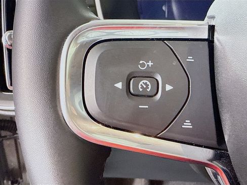 Used 2025 Volvo XC40 B5 Core image 14