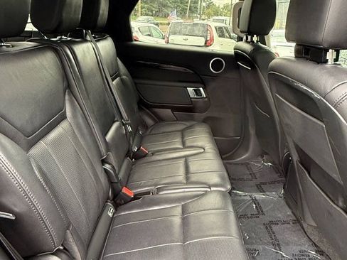 Used 2018 Land Rover Discovery SE AWD/4WD image 19