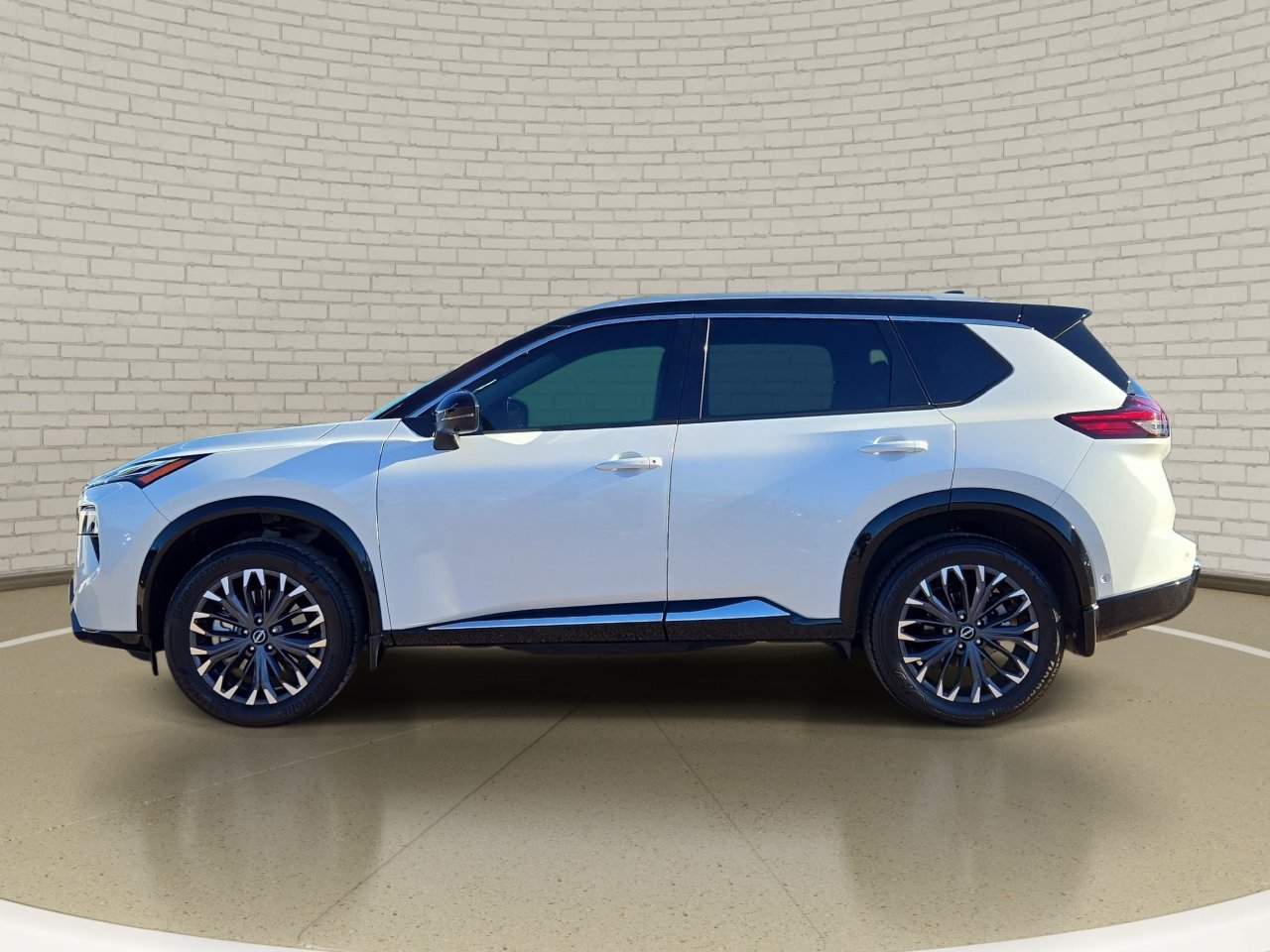 Certified 2025 Nissan Rogue Platinum w/ Tech Package AWD/4WD image 8