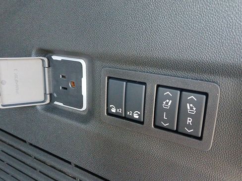 New 2025 Chevrolet Suburban High Country image 26