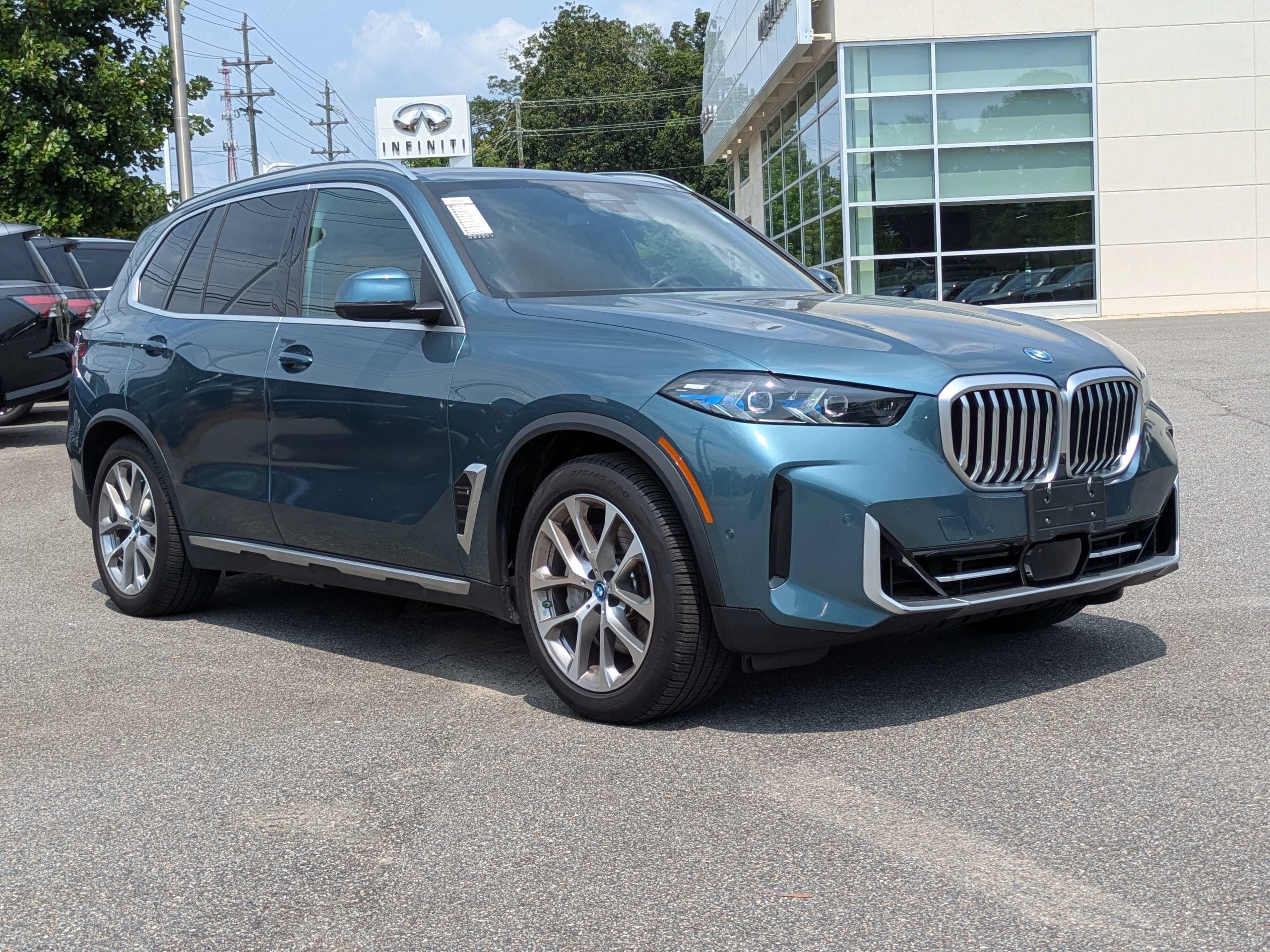 Used 2024 BMW X5 xDrive50e w/ Premium Package AWD/4WD image 2