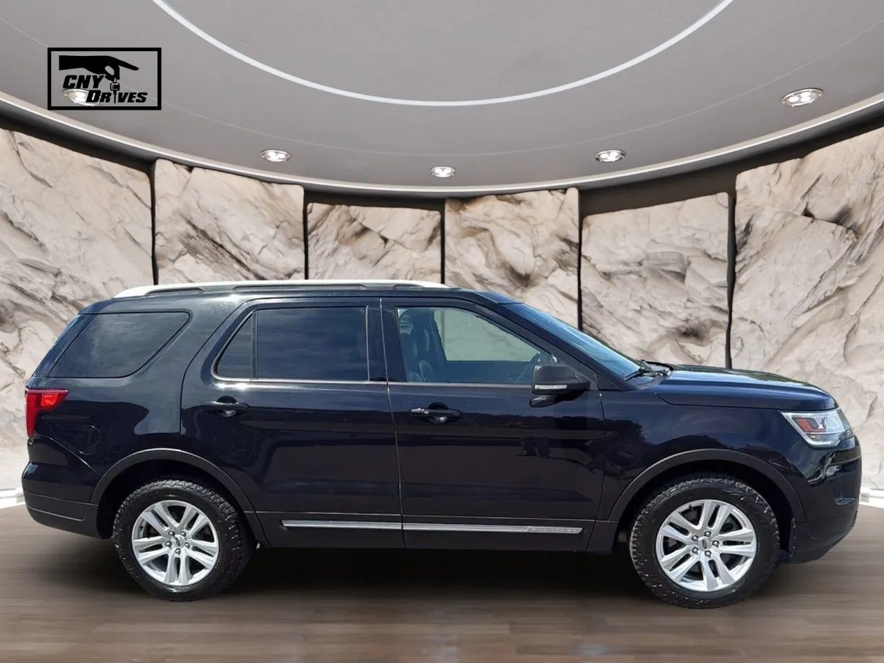 Used 2019 Ford Explorer XLT w/ Equipment Group 202A AWD/4WD image 4