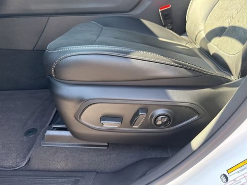 New 2025 Jeep Grand Cherokee Altitude image 26