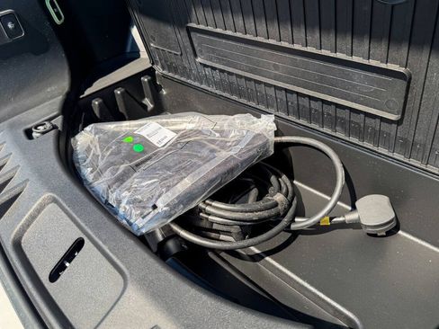 Used 2022 Ford F150 Lightning Platinum AWD/4WD image 29