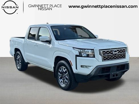 Used 2022 Nissan Frontier SV image 3