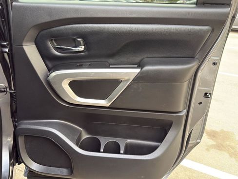 Used 2017 Nissan Titan SV image 36