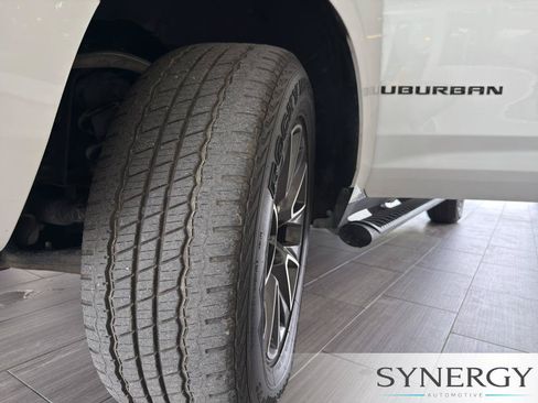Used 2021 Chevrolet Suburban Z71 w/ Luxury Package AWD/4WD image 8