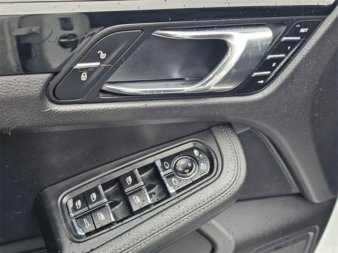 Used 2016 Porsche Macan S image 23